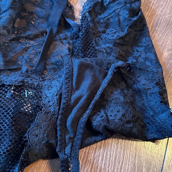 Victoria’s Secret Bombshell Lace Lingerie. SMALL. - Picture 5 of 6